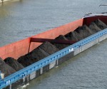 boat loading coal333