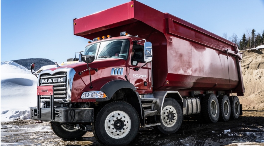 Simard Suspensions delivers the first specialized Dramis trucks to