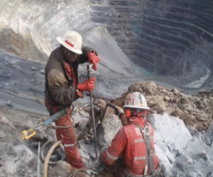 Freeport's Indonesian miners end strike, Aussies told to avoid travelling there