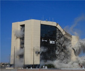 Gold tumbles on planned US vote over Syria