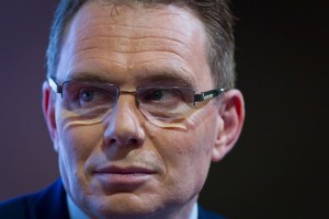 BHP Mackenzie tightens senior executives’ belts: cuts bonuses, gives up shares