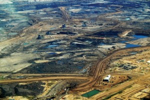 Canada mulls building lakes to store oil sands waste