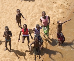 Guinea strikes $5bn mine deal with Abu Dhabi, Dubai