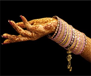 Indian gold demand so high, traders are paying airfare NRIs