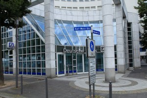 Deutsche Bank exits from gold, silver price-setting amid probe