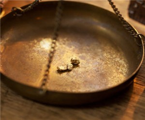 Kinross reduces gold reserve estimate by 33%