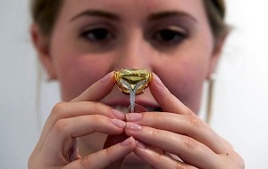 This is how the Graff Vivid Yellow, one of the most expensive coloured diamonds, looks like