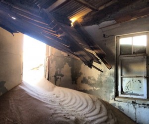 This deserted African mining town is almost flooded by sand… and ghosts