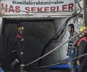 Landslide halts rescue efforts at Turkish mine