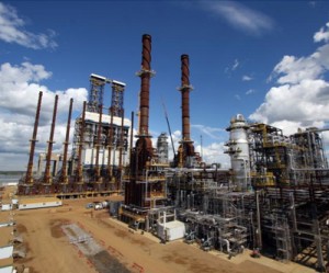 Canadian Natural Resources slashes spending, defers oil sands project