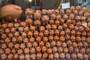 These two charts show plenty upside for gold price