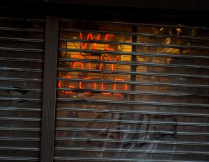 Hedge funds cut bullish gold price bets 60% since January