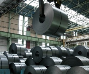 ArcelorMittal cuts profit expectations for 2015 amid steel glut