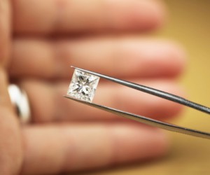 Seven diamond miners form group to fight synthetics