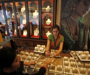 Global gold demand drops 1% in Q1, but investments jump — report