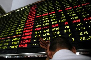 China’s biggest one-day stocks drop in eight years lifts gold prices