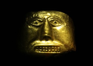 The file name, the title, the description should explain what you see in the image so that it can be searched for and reused.