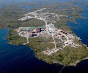 De Beers lowers diamond prices to boost sales