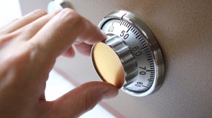 Here is how you open a safe in less than 5 Seconds thanks to a rare earth magnet