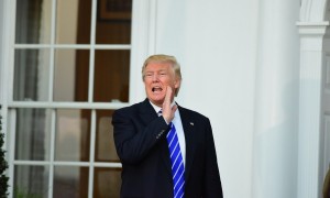 Gold hits $1200 on Trump’s immigration ban, comments on Germany