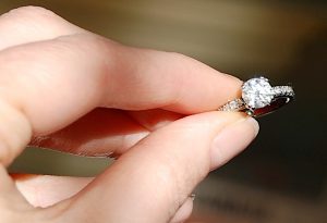 De Beers tracks first 100 diamonds through supply chain using blockchain
