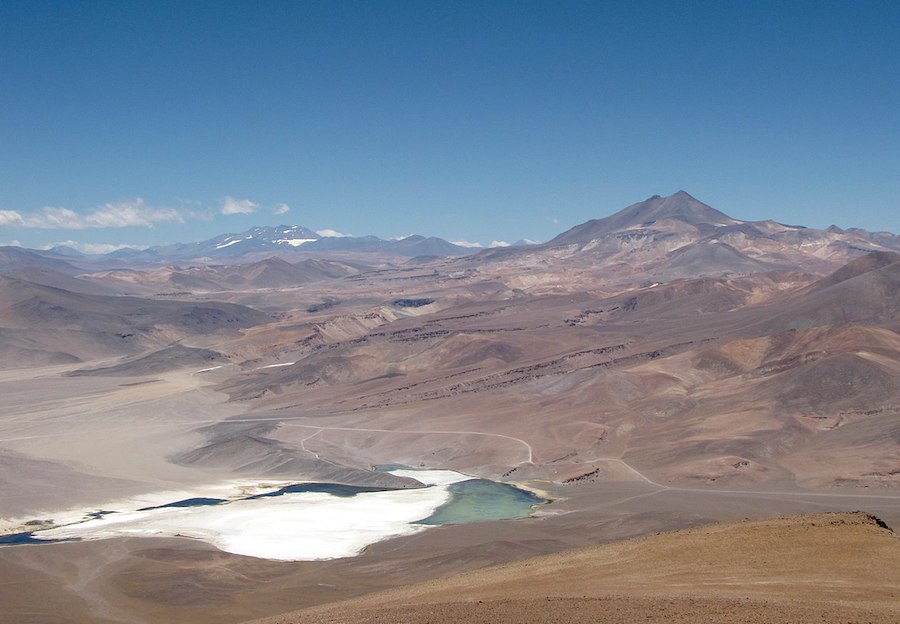 Chile está abierto a todas las rutas de minería de litio, dice ministro