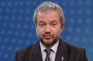 Italian populists target huge gold reserves and some cry foul