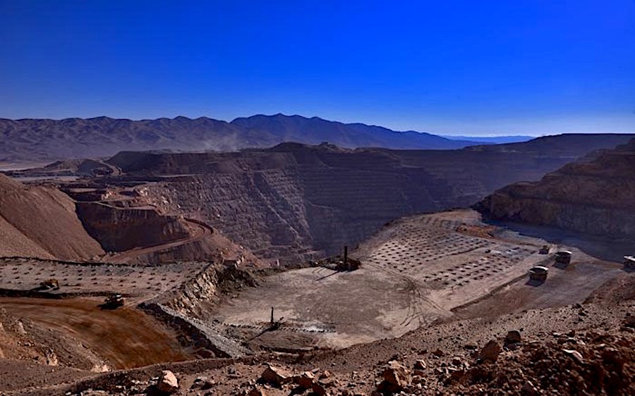 The Chilean mining company Mantos Copper receives 250 million dollars.