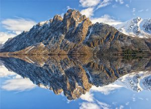 EV battery startup poaches oil veterans to build Arctic factory