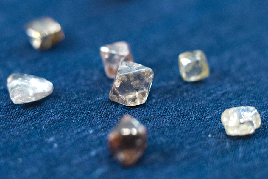 Alrosa Joins De Beers' Blockchain Platform