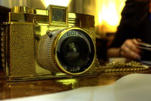 Gold price heads for sixth straight weekly gain