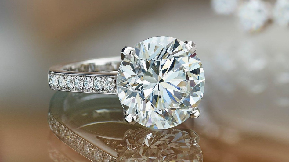 De Beers reports weaker diamond sales - The Jewelry Magazine