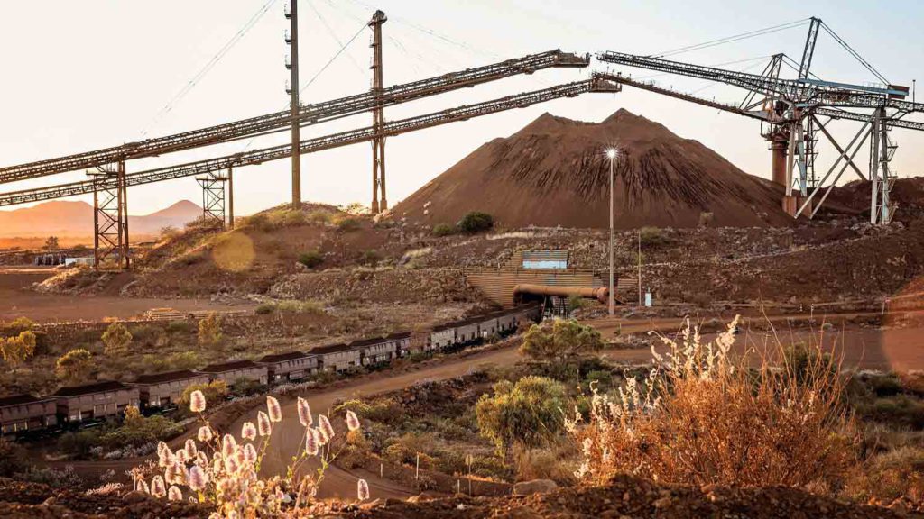 BHP registra una producción anual récord de mineral de hierro, menor producción en otros lugares