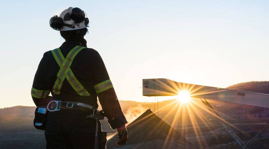 BHP es la primera minera de Chile en tener un 40% de fuerza laboral femenina