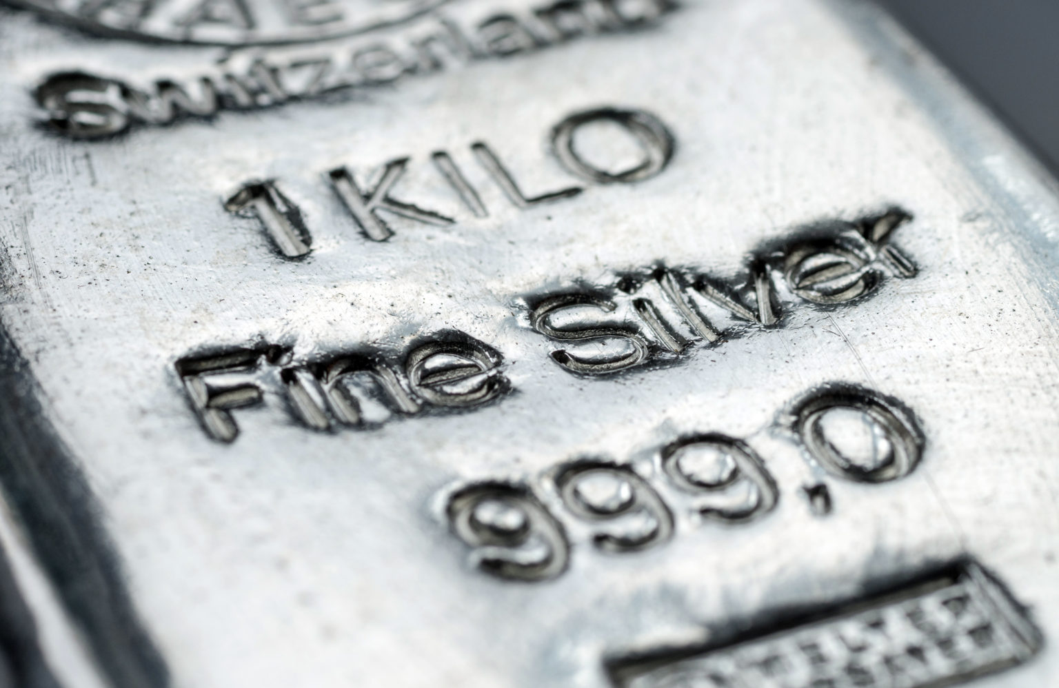Silver price’s steepest fall since 2021: planning signals for mine projects