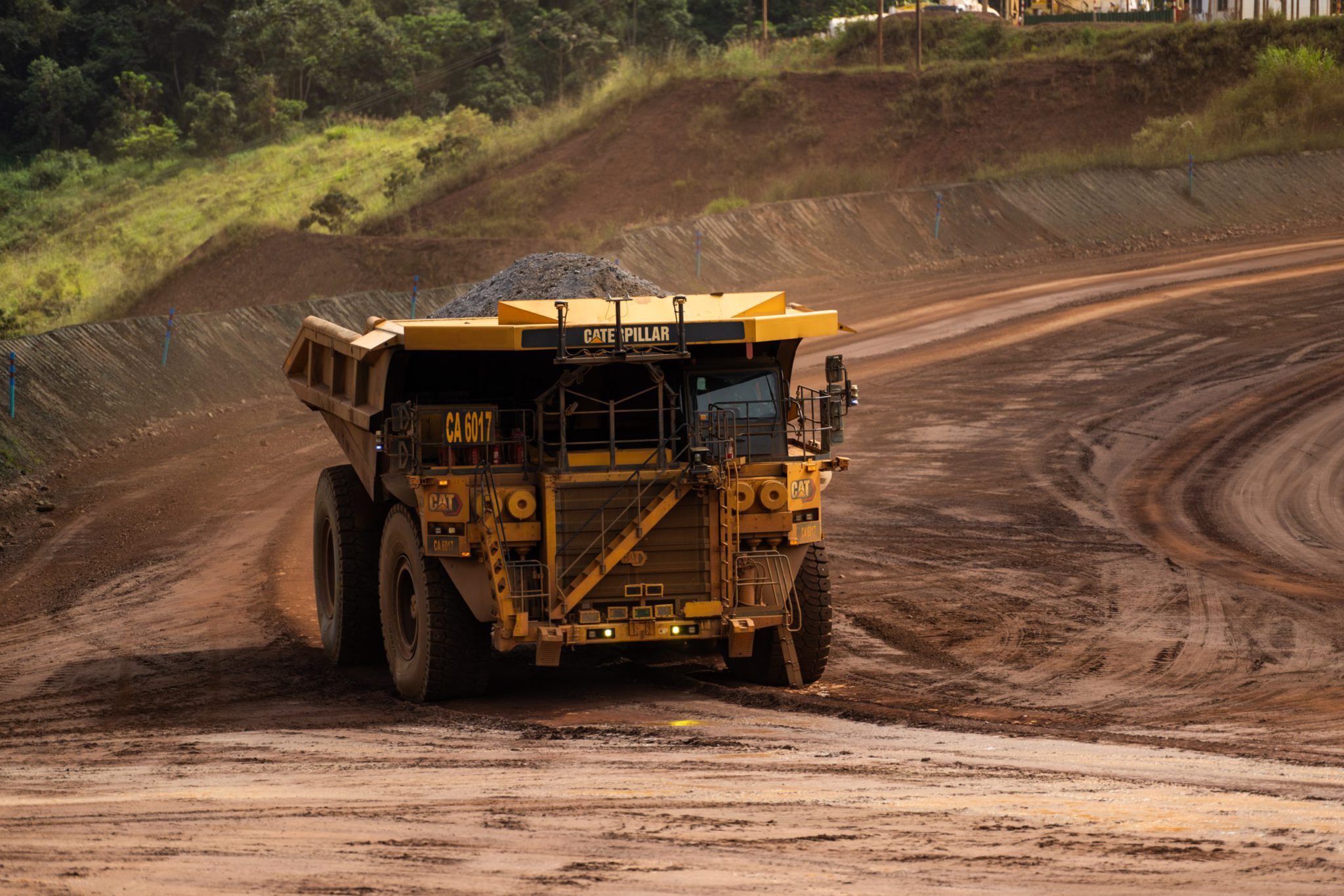 Vale–Caterpillar autonomous truck expansion in Pará: productivity and safety notes for ...