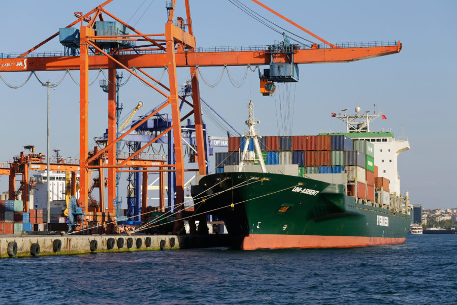 Mideast-bound bauxite, alumina vessels divert due to Hormuz blockage