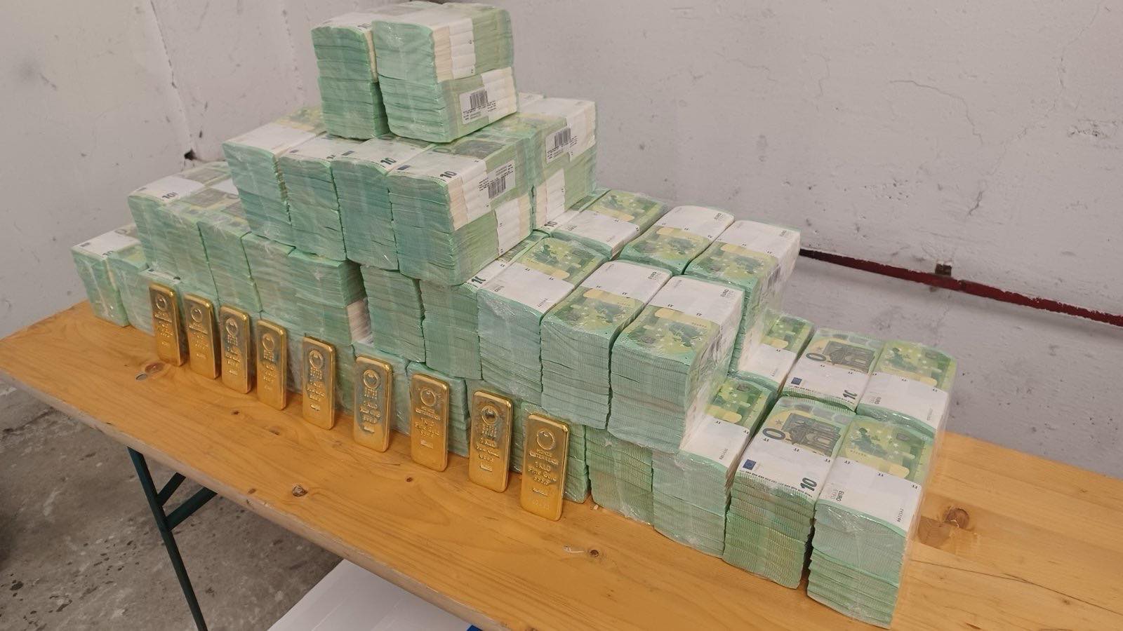 Hungary detains Ukraine convoy carrying over $80M in cash and gold