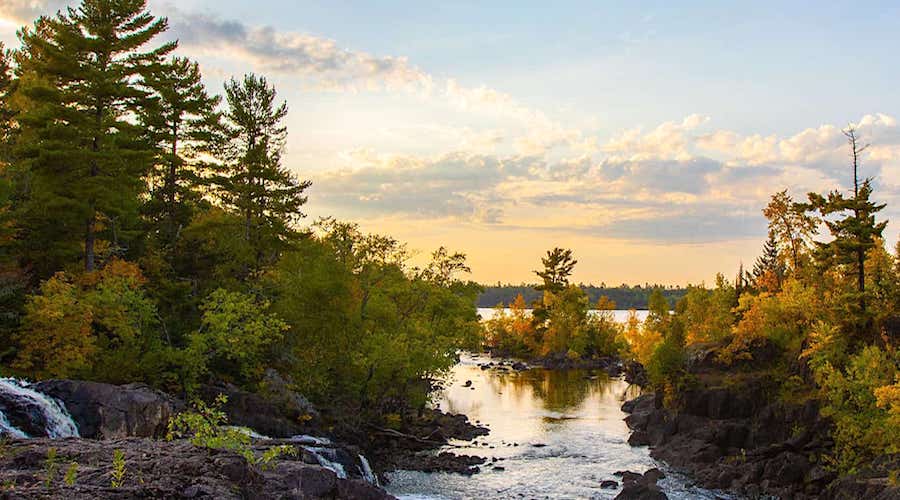 Trump reverses Minnesota mining ban  