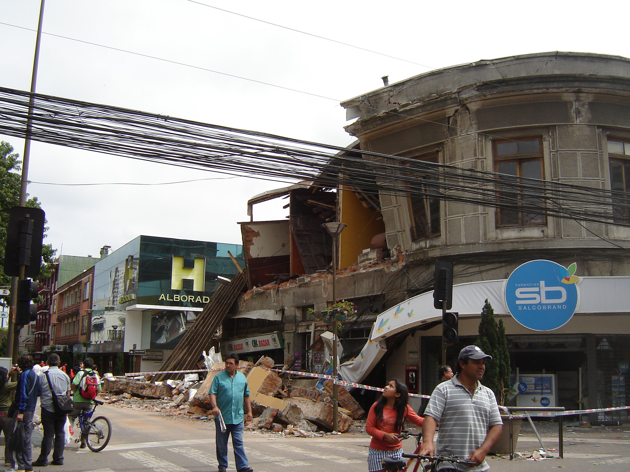 Strong Chile earthquake shakes mining hub, but damage is minimal