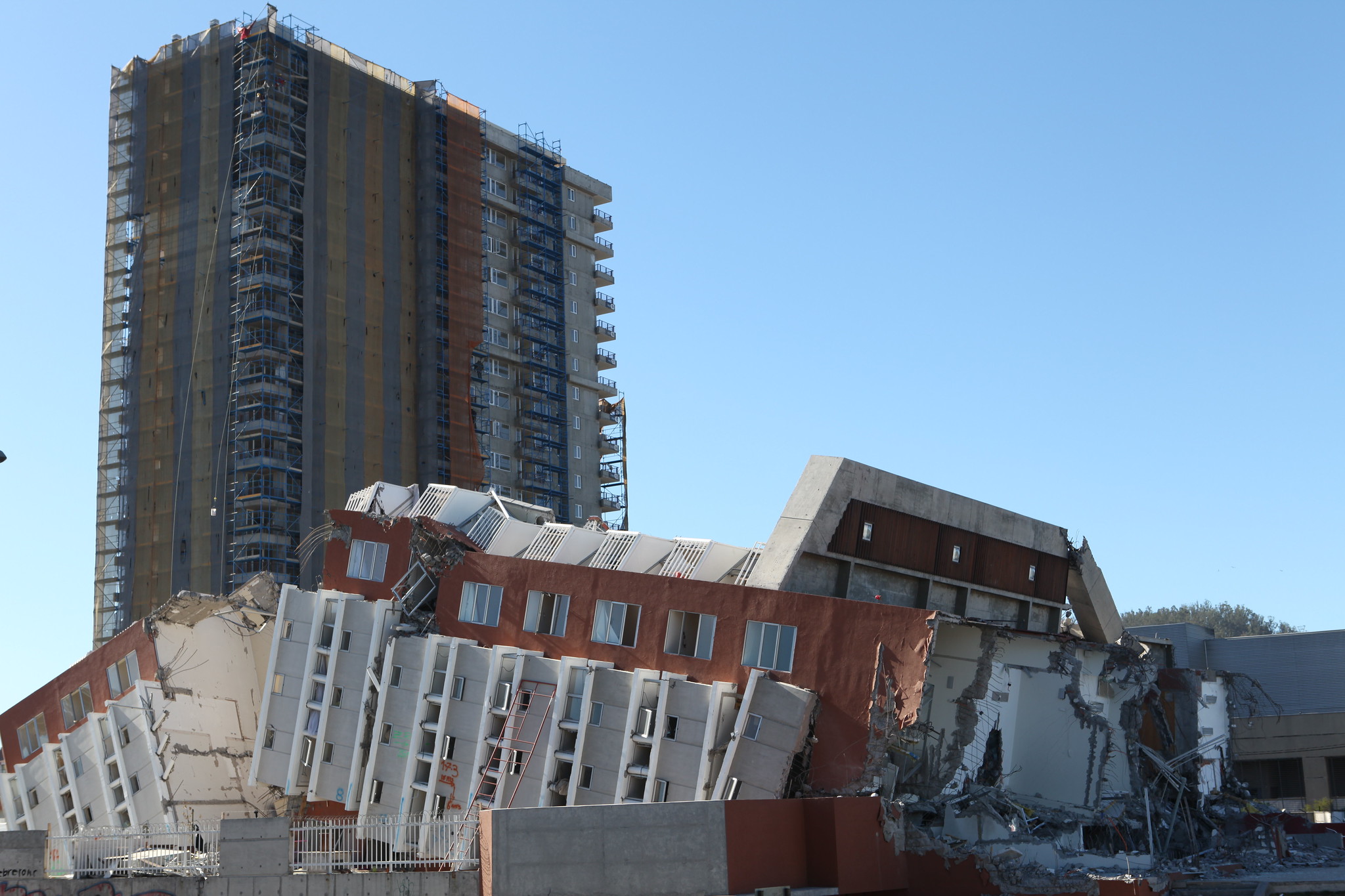 Strong Chile earthquake shakes mining hub, but damage is minimal