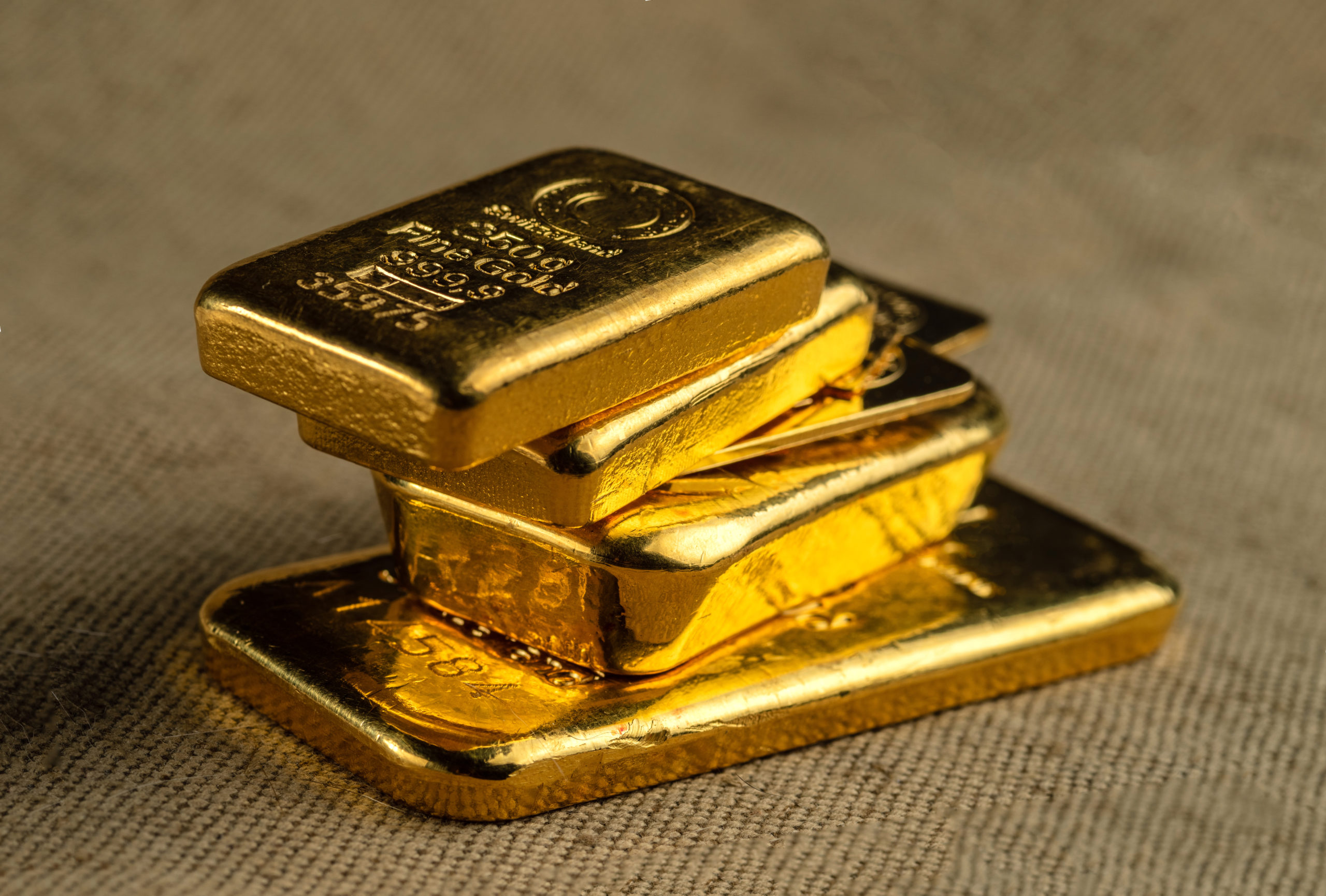Gold price falls back to $4,000 on renewed Mideast tensions