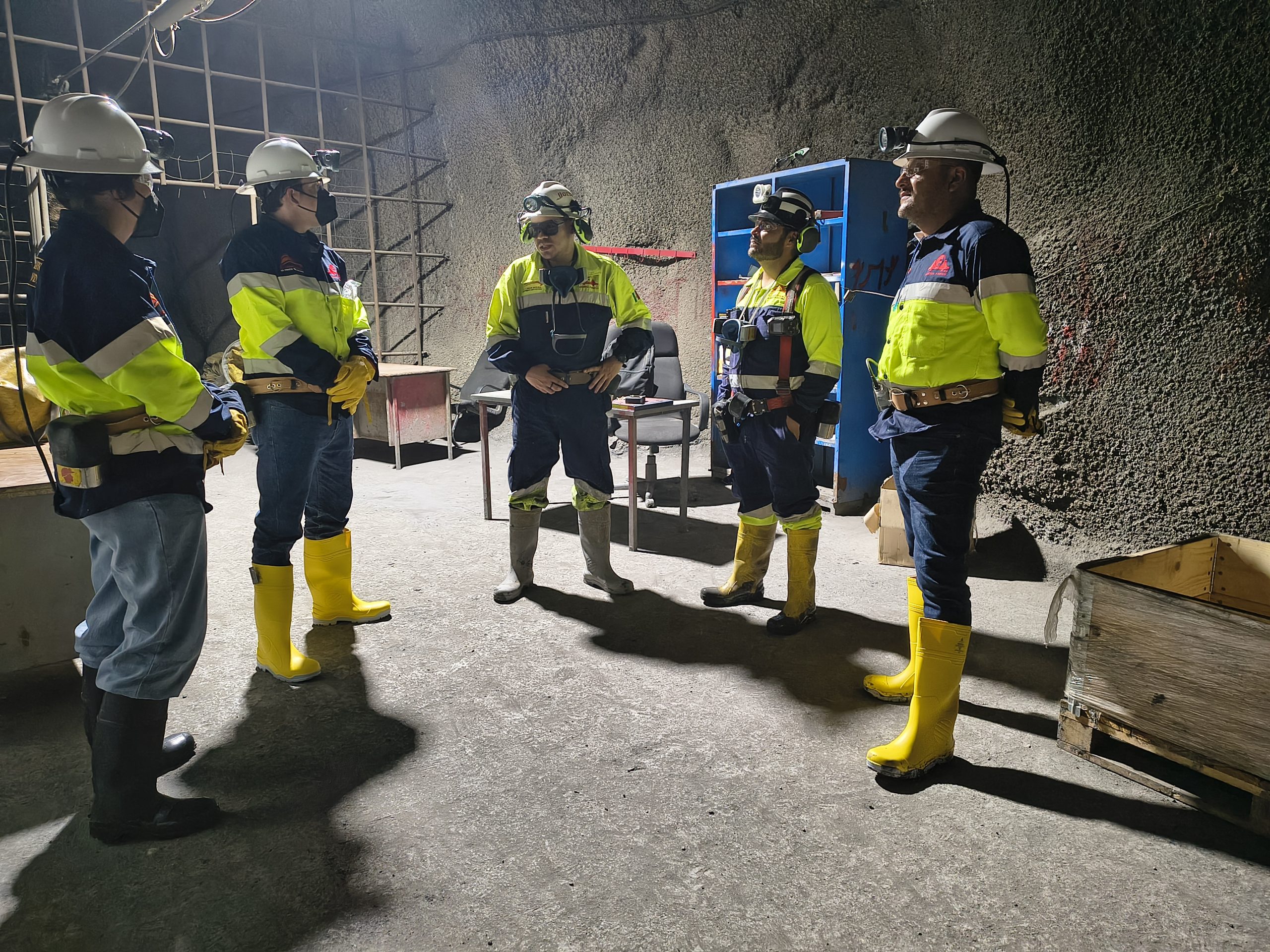 Minera Frisco restarts two Mexico mines, plans new silver unit