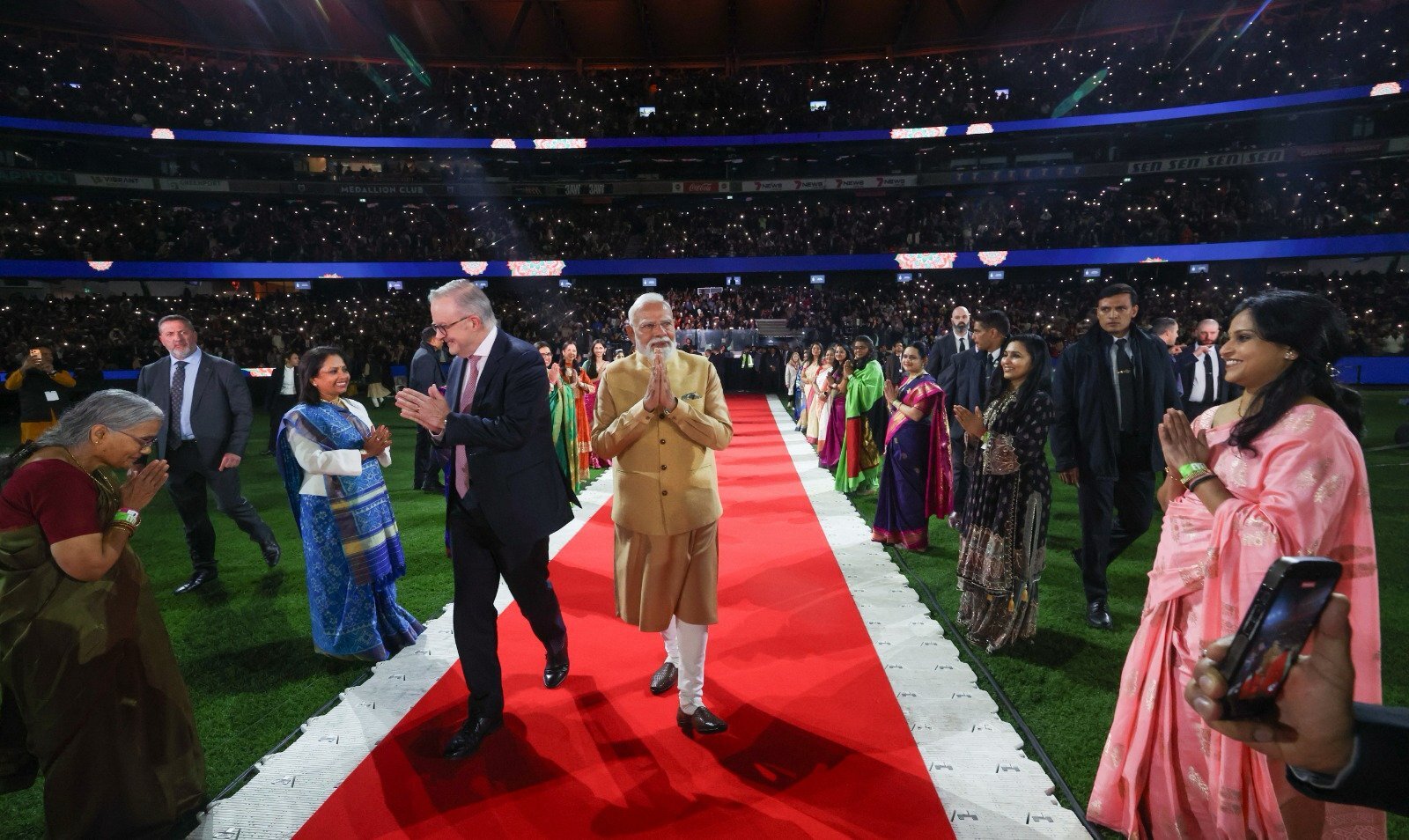 Australia agrees to sell uranium to India during Modi visit